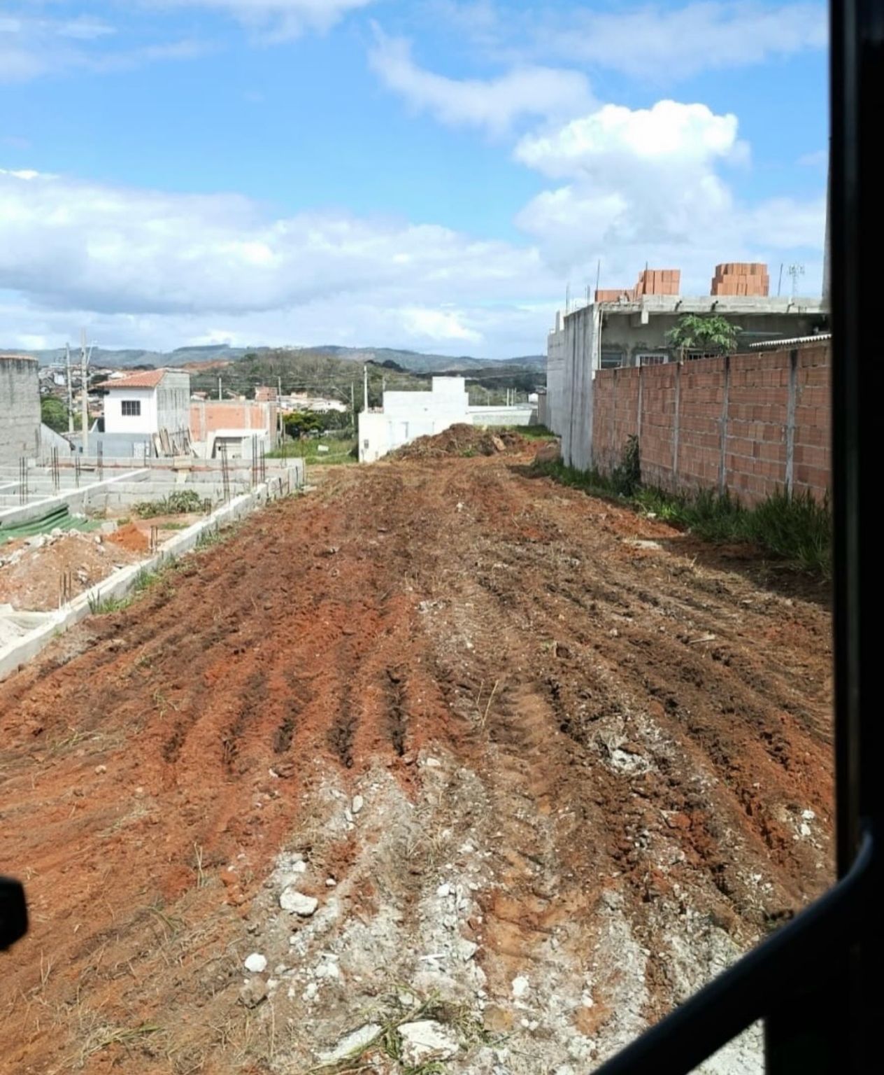 Terreno nivelado e pronto para construção